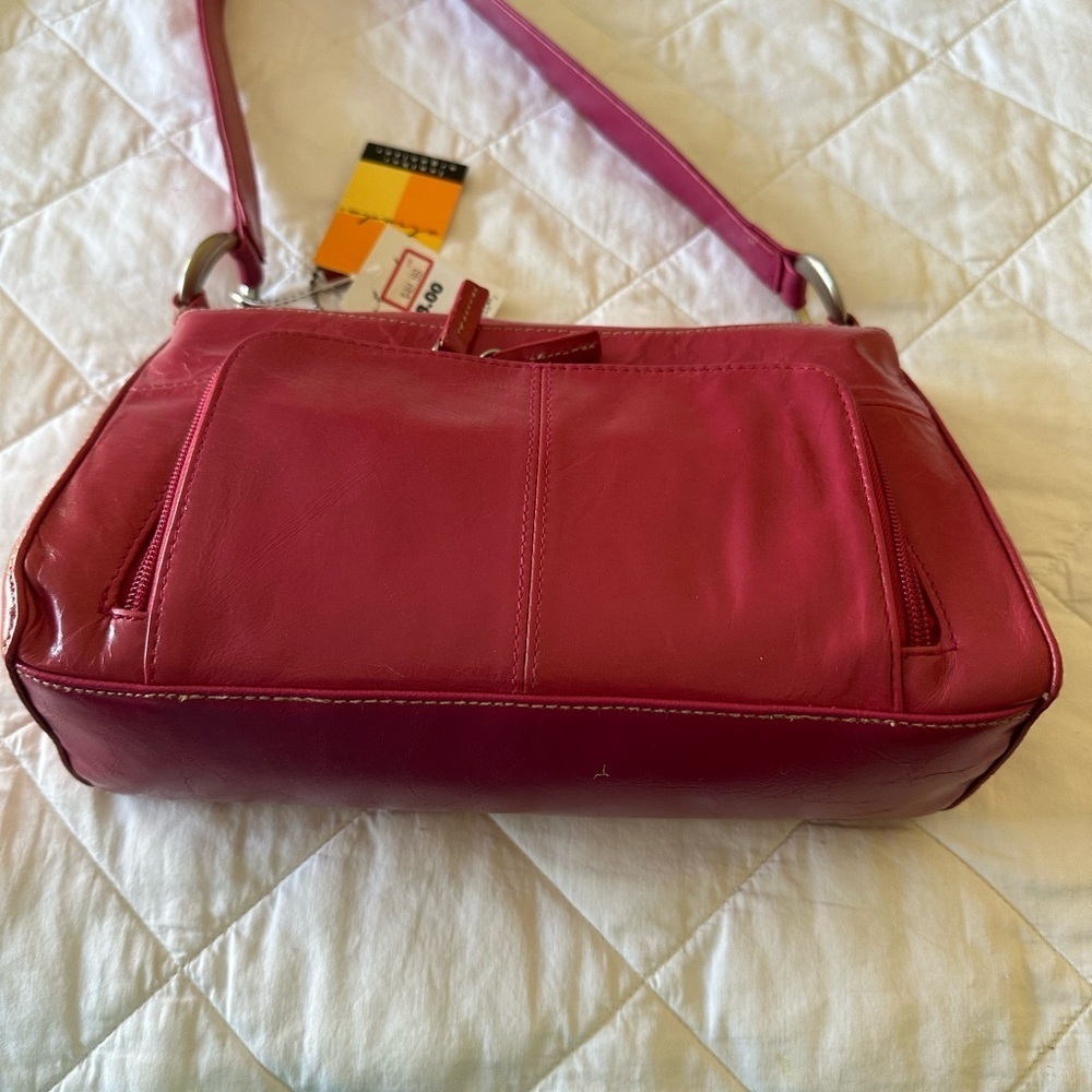 strada  leather purse approximately 10 x 7 x 5
New with tags . Pink